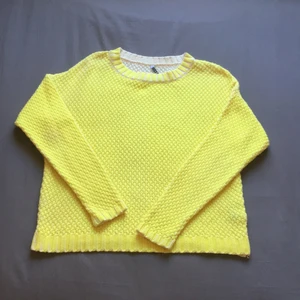 Gul tröja  - Näst intill ny gul tröja, storlek xs!  