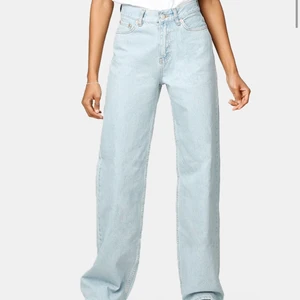 Junkyard Wide leg - Ett par wide leg byxor från junkyard köpa för 500kr använda ett fåtal gånger pga att de är för små! Inga skador och ser ut som nya! Är 160 och det är en aning för långa. Priset+ frakt