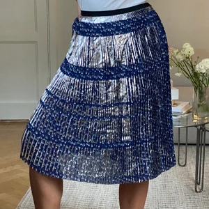 Munthe kjol storlek 38 - Skickar endast -köparen står för frakt.  För referens är min längd 174 cm. 