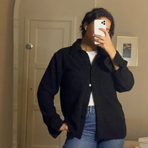 Teddy skjorta från Nelly storlek 40 - Skickas endast -köparen står för frakt.  För referens är min längd 174 cm.