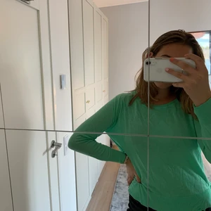 Grön tröja från zara - Jättefin ljusgrön tröja från zara i storlek S! Använd fåtal gånger💞💞