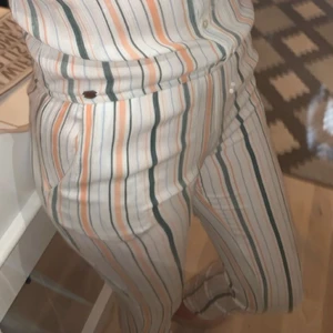 Jätte fin randig jumpsuit från Zalando  - Jätte snygg randig jumpsuit använd 1gång köpt för 399kr lite tunt material 