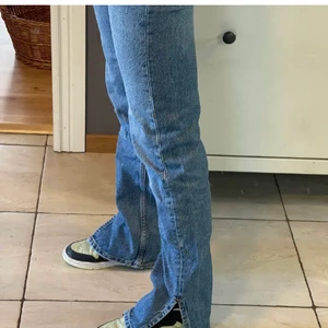 Jeans  - Högmidjade storlek 32 från pull and bear knappt använda! 