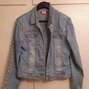 Jeansjacka - Snygg jeansjacka som ny.