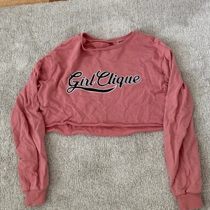 Cropad hoodie - Superfin cropad hoodie, säljs pga att den inte kommer till användning. 