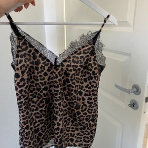 Spetslinne - Superfint spetslinne ifrån NAKD! Aldrig använd, som ny. ✨✨✨