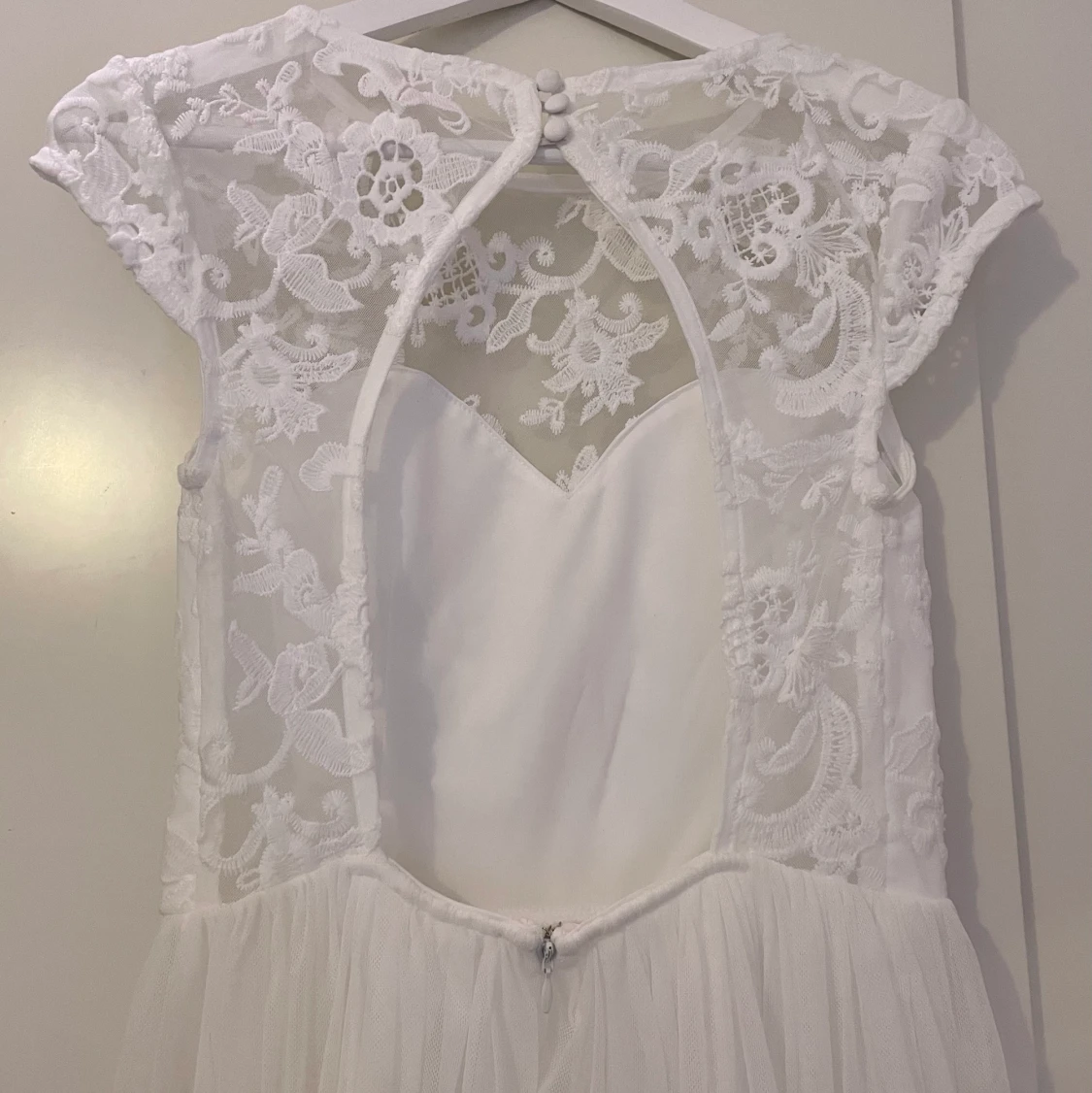 Vit klänning i spets och tyll  - 91