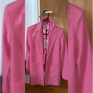 Rosa kavaj  - Rosa kavaj från NAKD aldrig använd med prislappen på 