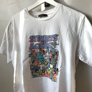 Vit t-shirt med tryck - T-shirten är köpt på Shein och har knappt kommit till använda.  60kr + frakt 😊