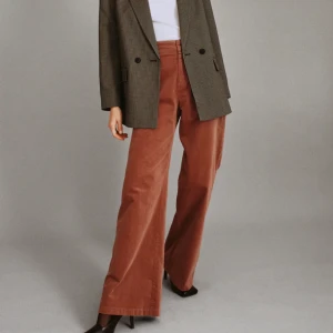 Oanvända Zara byxor - Intressekoll på dessa! Oanvända med prislapp kvar. Nypris 399kr. 