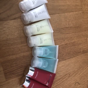Bra att ha med sig på resa osv.  - Har lite olika grejer. Schampo,balsam,dusch gel och body lotion. 5kr/st  +frakt 