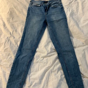 Jeans - Super fina jeans, använder ej för de är för korta för mig (är 165). Super sköna o sitter bra! 