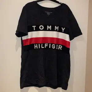 T-shirt från Tommy Hilfiger, aldrig använd.