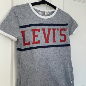 Levis T-shirt  - Levis T-shirt i storlek XS , nästan helt oandvänd