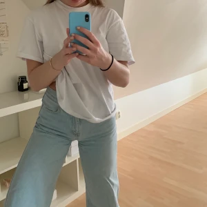 Junkyard jeans - Väldigt sparsamt använda. Storlek W27 och är perfekta i längden för mig som är 173cm lång. Säljer för 300kr + frakt🤍