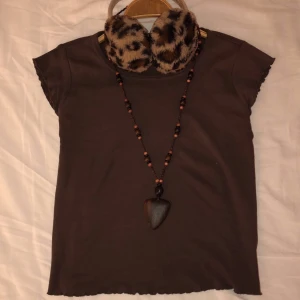 🤎brun magtröja <3🦦 - jättesöt brun ”magtröja” som aldrig kommer till användning. passar till vilken outfit som helst, simpel med scrunch längst ner och vid ärmarna. passar sådär på mig skulle passa mycket bättre på nån med mindre byst och lite smalare armar 