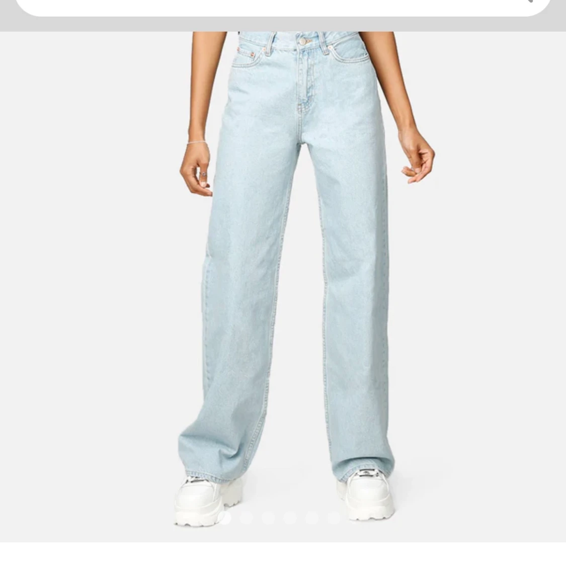 Ljus blå jeans