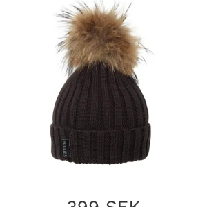 Hollies mössa  - Oanvänd mössa från Hollies (lappen finns kvar).           Köpt för - 400, mitt pris - 200