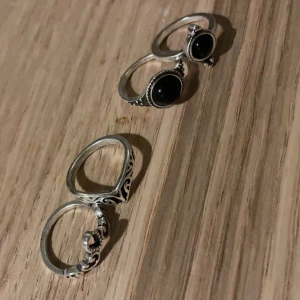 Ringar  - 4 st ringar  (10kr st)