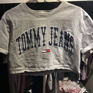 Tommy jeans t-skorte  - Går t-skorte meg blå å råd delaljer 