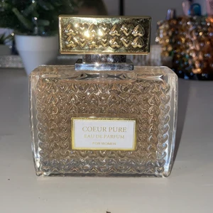 Parfym - En helt oanvänd parfym hämtas i Eslöv