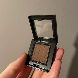 Makeup store - ögonskugga  - Super fin brun ögonskugga som är helt ny och oanvänd från makeup store. Frakten är 14kr med PostNord, gåva och postbevis ingår alltid 🤍