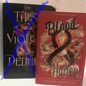 Säljer två populära boktoks böcker, ’these violent delights #1’ och ’blood & honey #2’ . Båda tillhör olika serier och är på engelska i pocket. Blood & honey för 90kr , och These violent delights för 69kr + frakt. Säljer även andra böcker i min profil. 