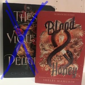These violent delights och blood & honey - Säljer två populära boktoks böcker, ’these violent delights #1’ och ’blood & honey #2’ . Båda tillhör olika serier och är på engelska i pocket. Blood & honey för 90kr , och These violent delights för 69kr + frakt. Säljer även andra böcker i min profil. 
