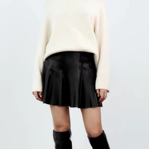 Skinnkjol - Säljer denna skinnkjol som aldrig kommit till användning, köpare står för frakt! Skriv privat för egna bilder, passar s