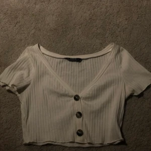 Strl XS - Säljer denna topp då den ej kommer till användning. Den är i storlek ca men skulle även säga att den passar storlek s. Den är i jätte fint skick och knappt aldrig använt. Köparen står för frakt.