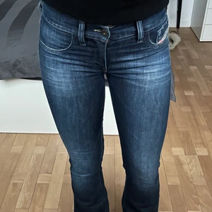 Diesel Jeans - Säljer mina snygga lågmidjade jeans från Diesel då de blivit för små för mig. De är i väldigt bra skick. 💓 