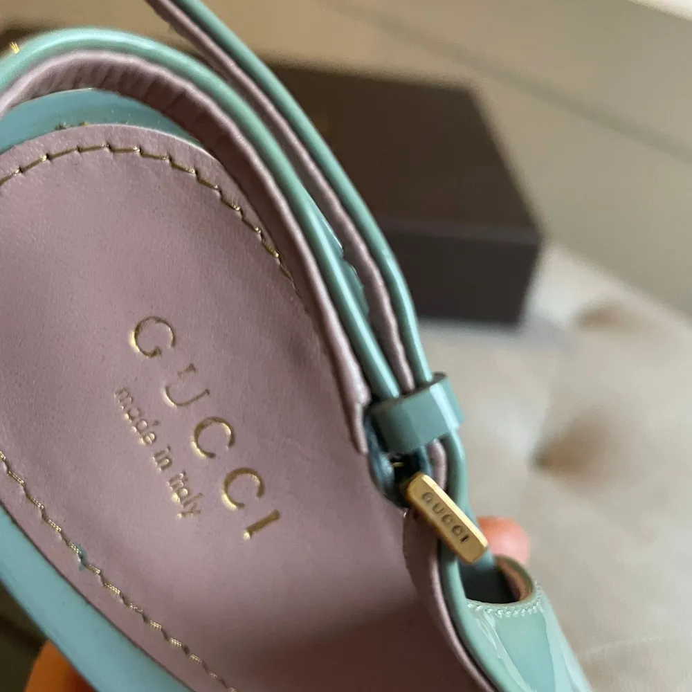 These are original Gucci heels and have been worn once to a wedding. They have minor marks and the bottom of the shoes is of course used. These come in original package and extra heel studs. Happy to send more photos if needed. . Skor.