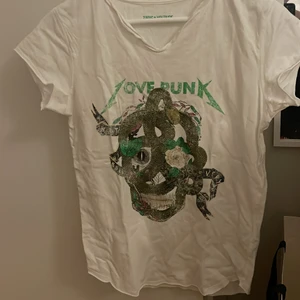 Zadig t-shirt - En jätte snygg zadig t-shirt som knappt är använd. Den är i en stor barnstorlek men passar S och xs 💕