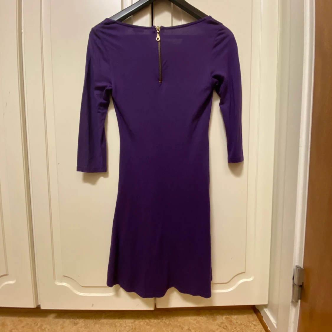 Mörklila enkel klänning - 90