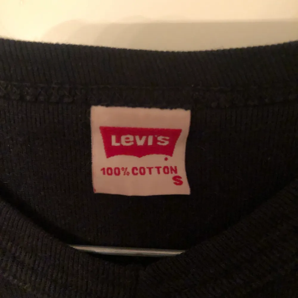 Skit snygg Levi’s T-shirt. T-shirts.