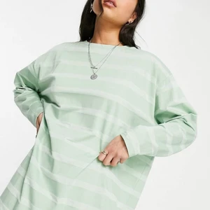 Oversize tröjklänning - En tröjklänning från ASOS, superfin men beställde i fel storlek:(