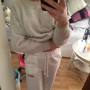 Tröja - Lurvig mysig tröja från HM i strl XS och passar också som en S🤍