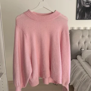 stickad tröja - superfin rosa stickad tröja i storlek M men passar S också!  Köparen står för frakten!