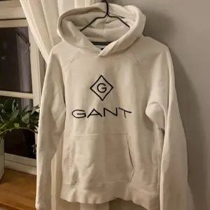 Vit gant hoodie, inga direkten. Storlek 170 som motsvarar en xs/s