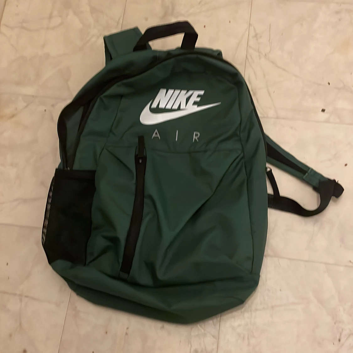 grön nike air väska