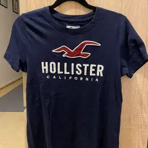 Två jättebekvämma Hollister t-shirts 40kr för båda