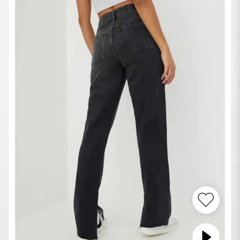 Super fina slit jeans som är helt oanvända och är i storlek 36. Jag säljer pga att dem inte passar mig, skriv för fler bilder. Jeans & Byxor.