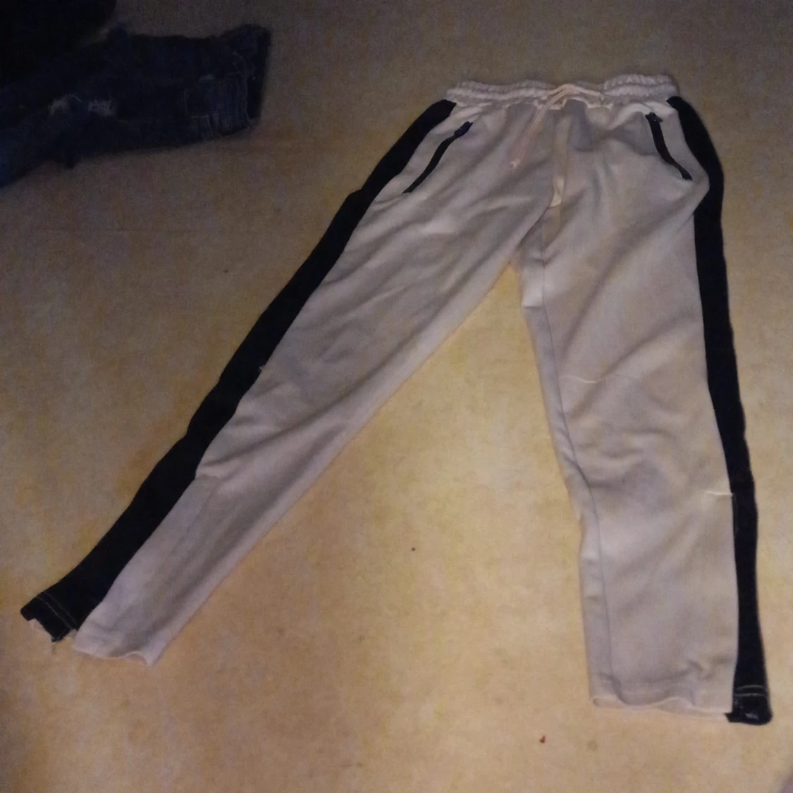 Rosa svarta spralliga byxor 40 kr plus fakt15kr - 91