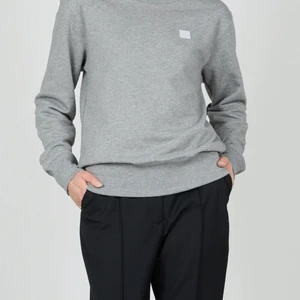 Acne - Jag säljer min Acne tröja som är i storlek xxs. Endast använt den 1 gång. Nypris 1999