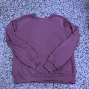 Rosa tröja storlek XS, lager 157 - Inte använt många gånger. Mjukt material inuti. 