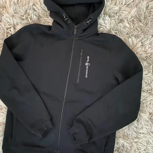 Sailracing tröja storlek 170 - Svart tröja från sailracing, storlek 170, passar mig som vanligtvis har storlek S