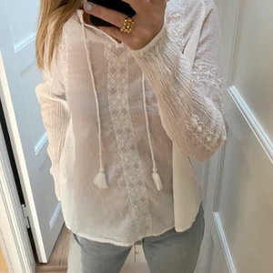 Blus  - Jättefin blus köpt på sellpy säljer för 35kr❤️❤️