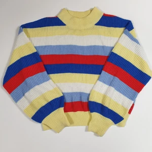 Färgglad stickad, somrig  - Har älskat denna stickade tröja 🌻 gott skick, somrig och så skön. 