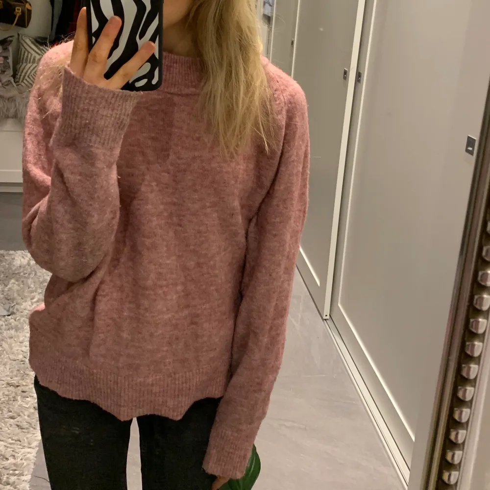 SÅÅ GOSIG STICKAD 💗💗. Neuleet.