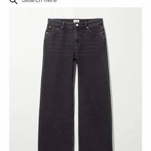 Weekday Jeans - Ett par lågmidjade weekday jeans i modellen ray. Har används få tal gånger!!